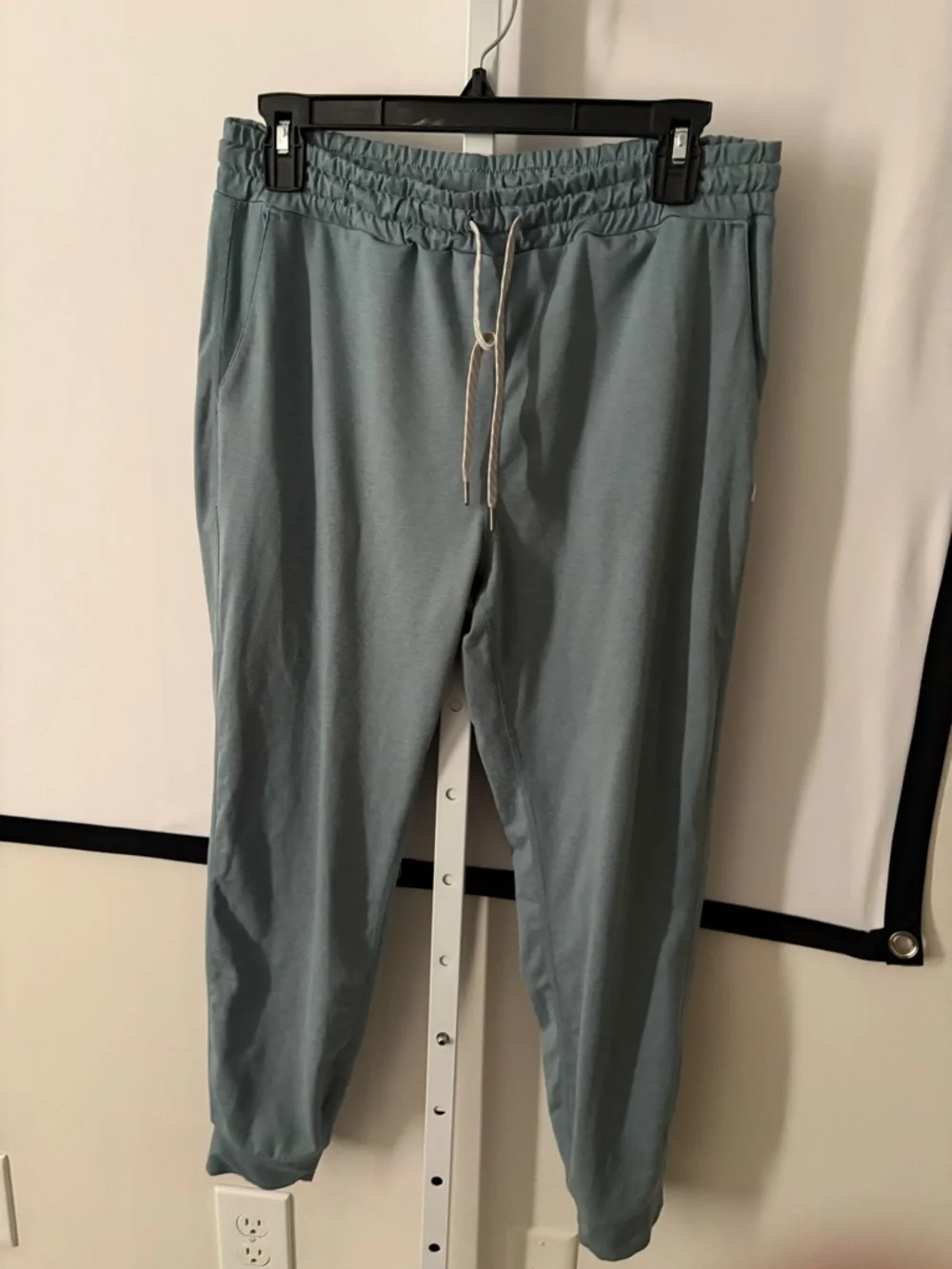 Vuori Men's Jogger Pants in Sage - Picture 3 of 5